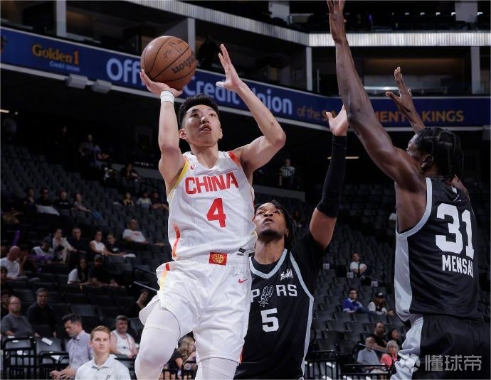 吴前贡献16分5篮板5助攻，两队唯一得分上双的本土球员